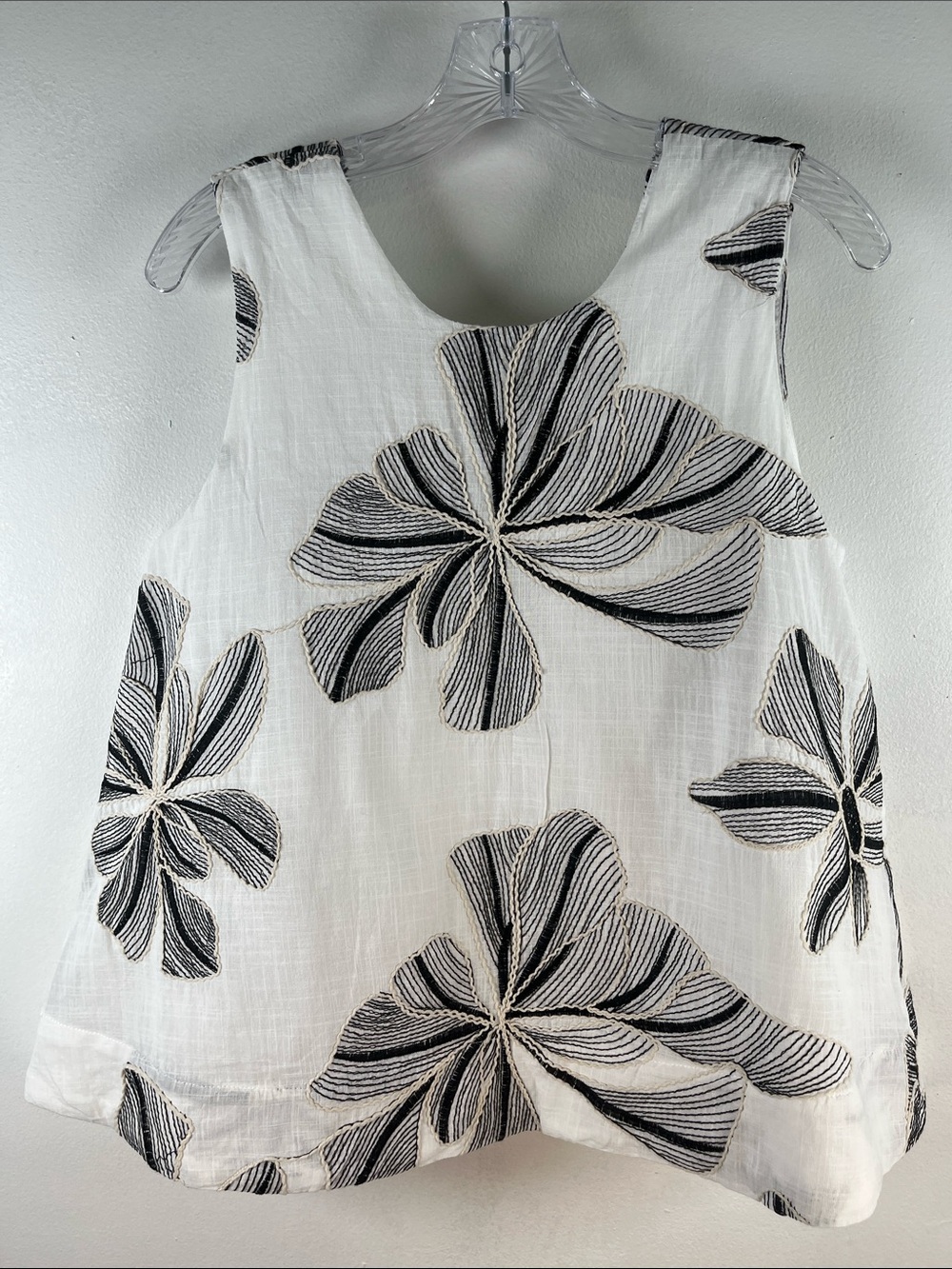 Pinch Women’s White Sleeveless Lined Cotton Top Black Floral Embroidery Sz M